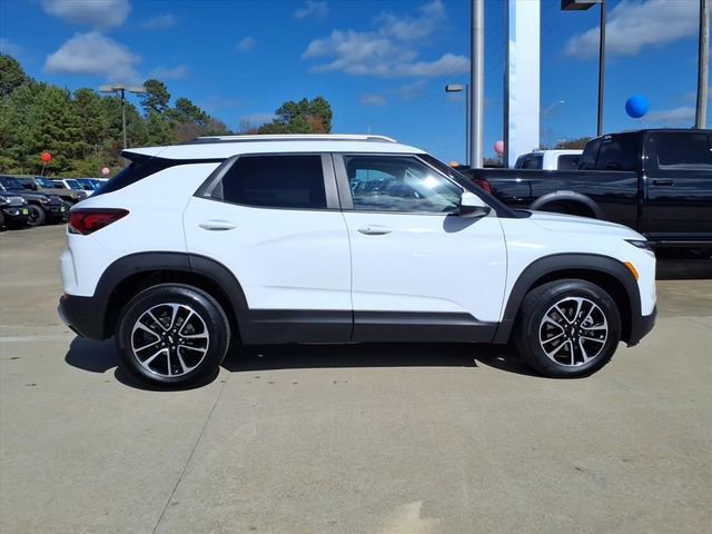 Used 2025 Chevrolet TrailBlazer LT image 2