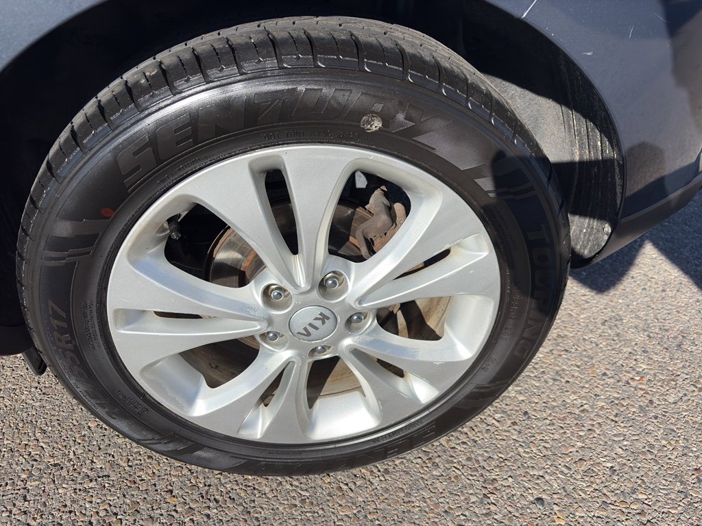 Used 2015 Kia Soul + FWD image 9