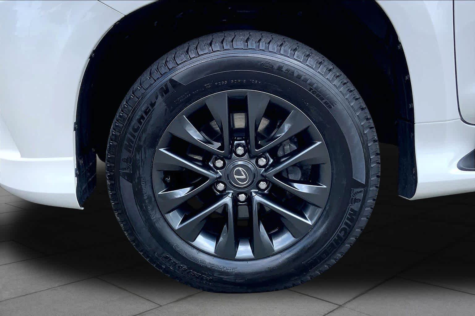 Certified 2023 Lexus GX 460 Premium w/ Premium Package AWD/4WD image 11
