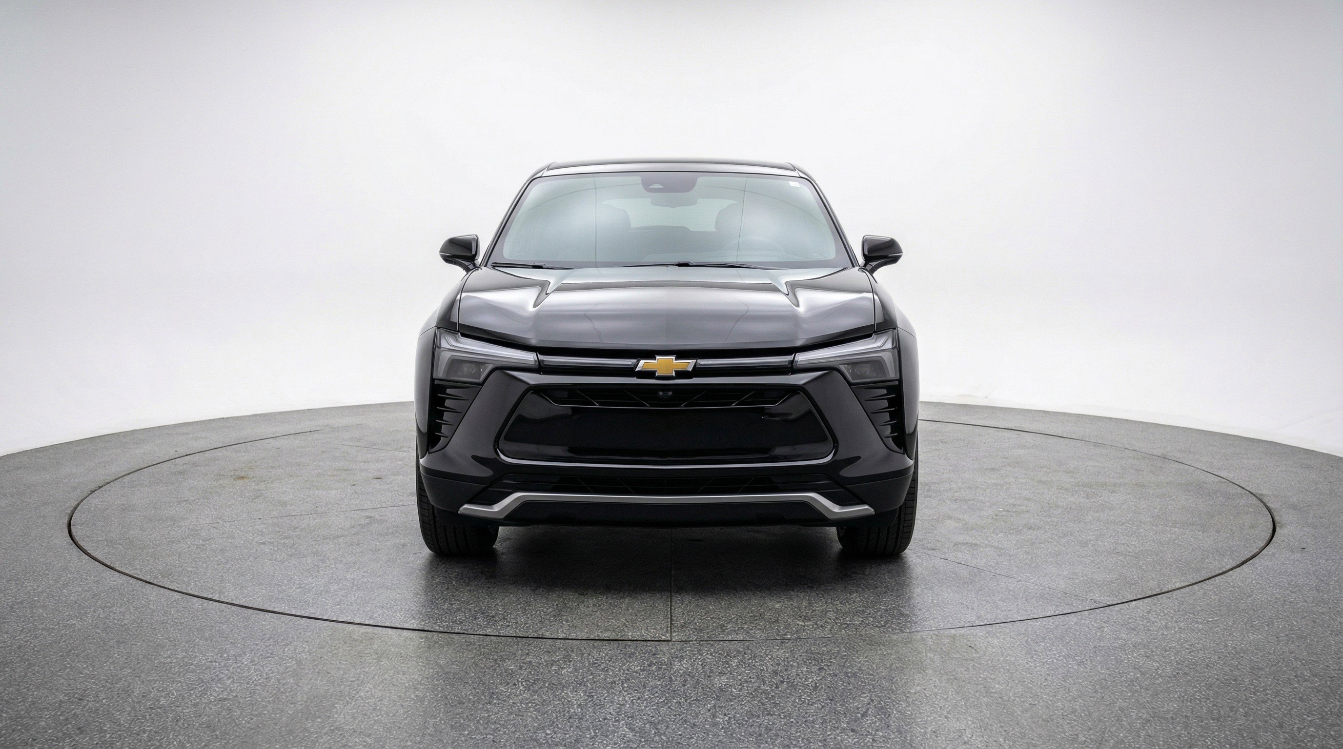Used 2025 Chevrolet Blazer LT FWD image 2