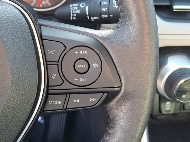 Used 2021 Toyota RAV4 XLE Premium image 13