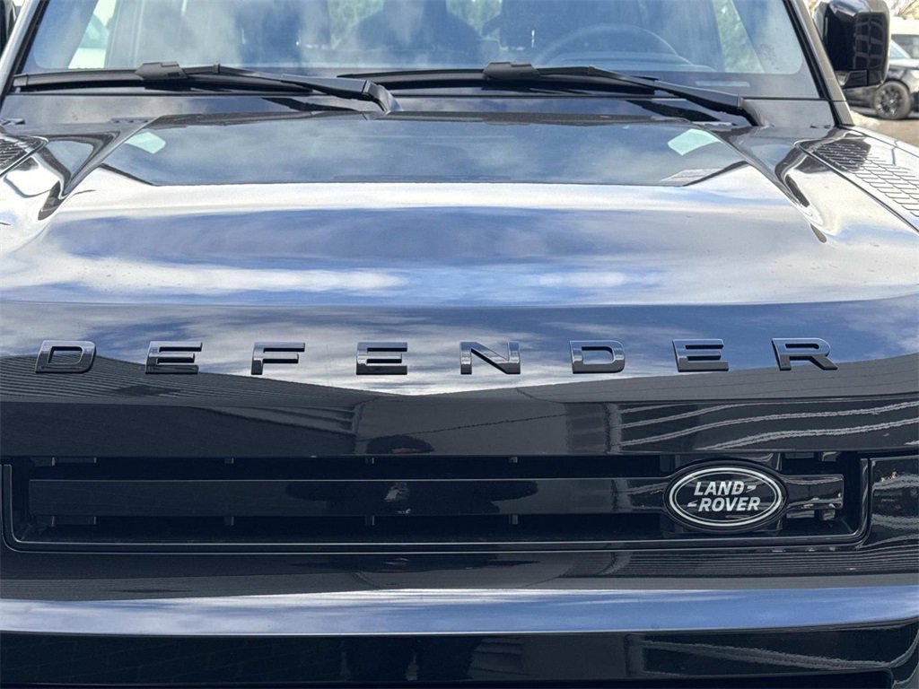 New 2026 Land Rover Defender 110 X-Dynamic SE image 9
