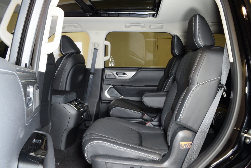 New 2027 INFINITI QX80 Luxe w/ Cargo Package AWD/4WD image 29