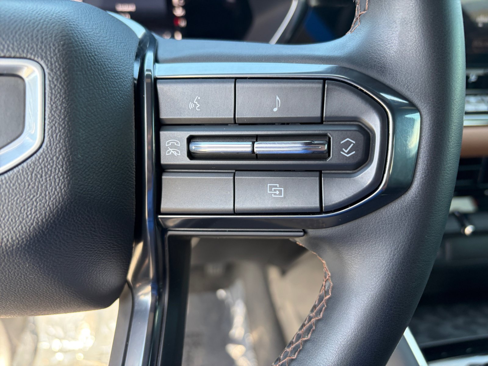 Used 2023 GMC Canyon AT4 w/ LPO, Skid Plate Package AWD/4WD image 15