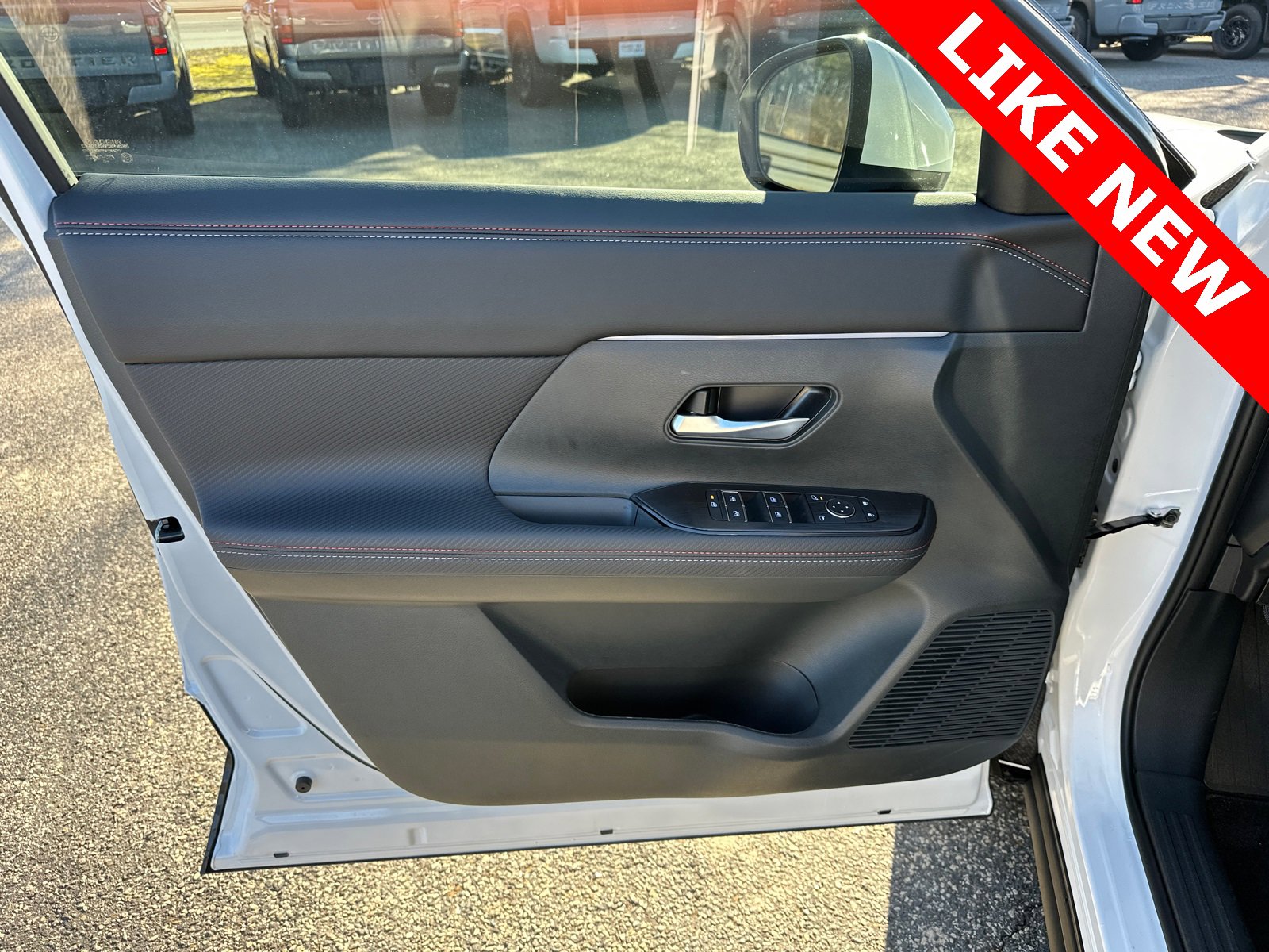 Certified 2025 Nissan Kicks SR image 10