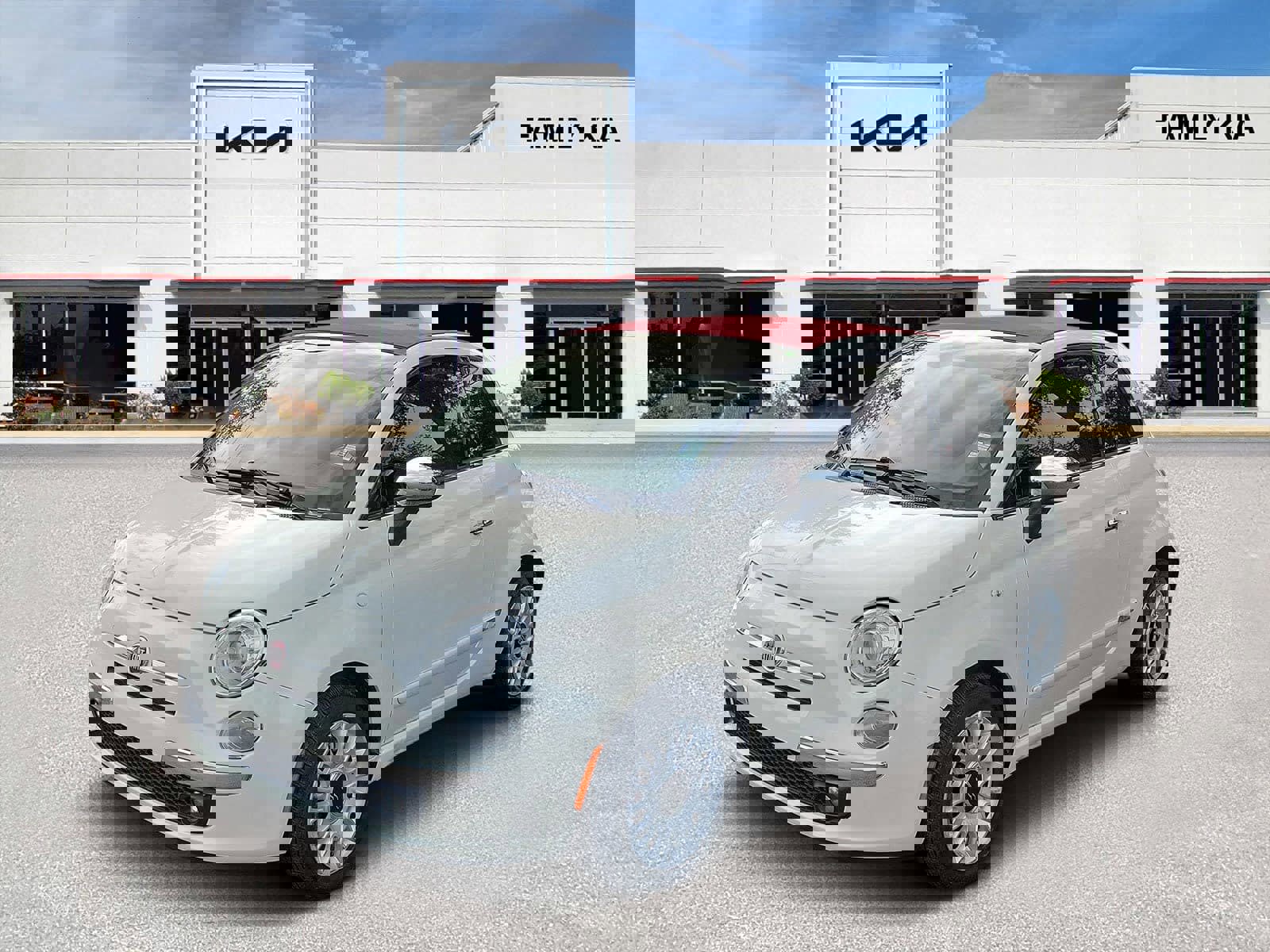 Used 2015 FIAT 500 Lounge w/ Luxury Leather Package image 3