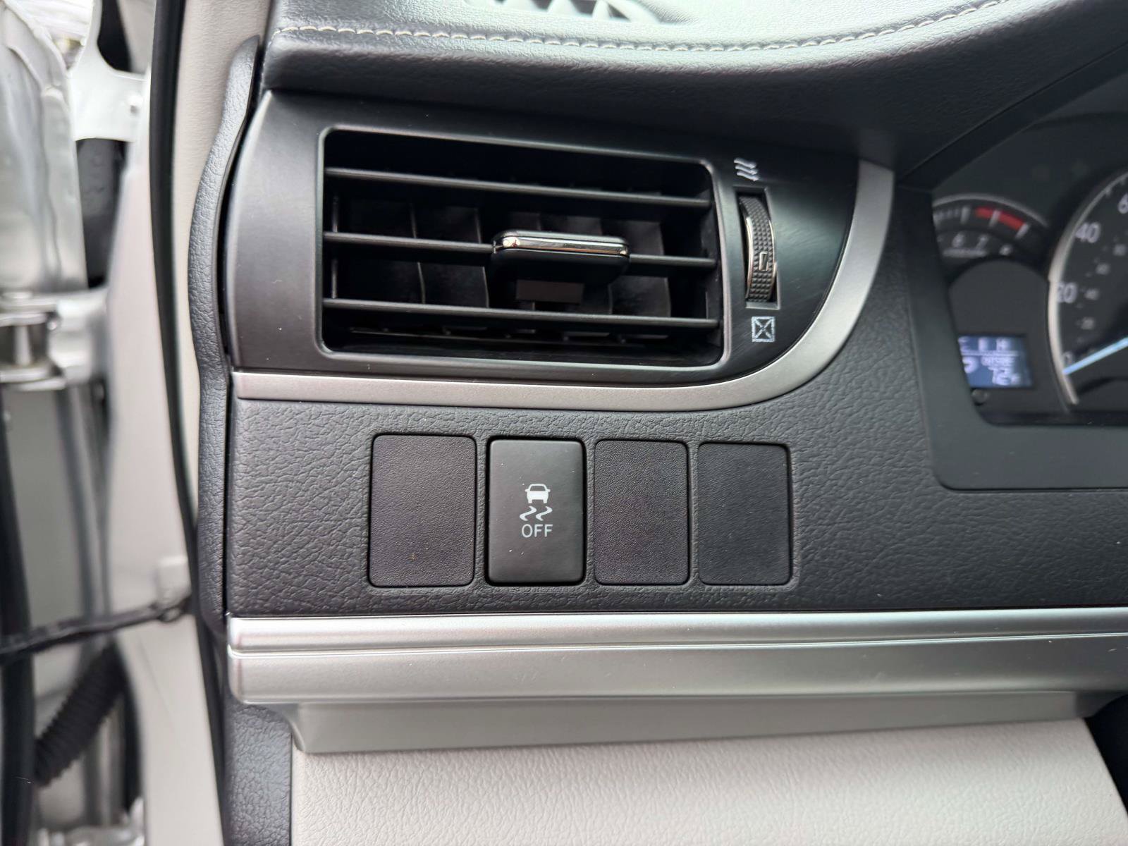 Used 2014 Toyota Camry LE FWD image 18