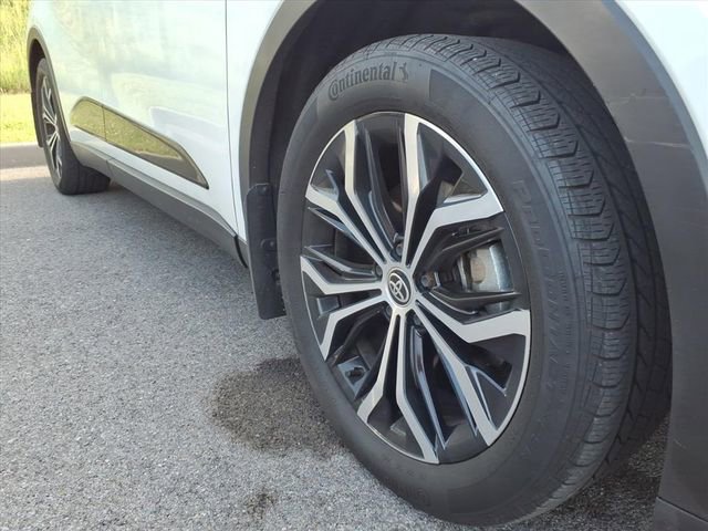 Used 2024 Toyota Crown AWD/4WD image 4
