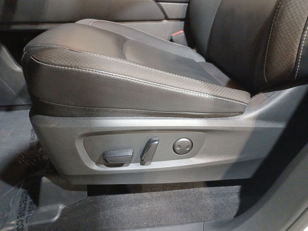 Used 2024 Nissan Pathfinder SL image 14