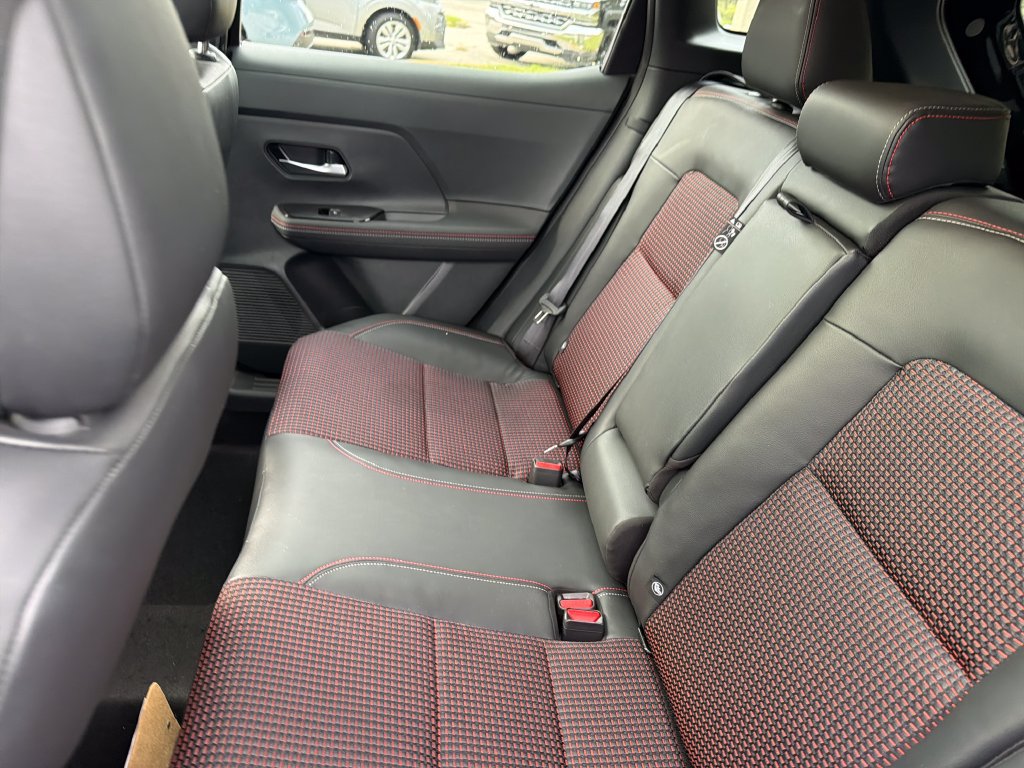 Used 2025 Nissan Kicks SR w/ SR Premium Package FWD image 32