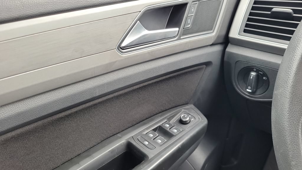 Used 2018 Volkswagen Atlas S FWD image 18