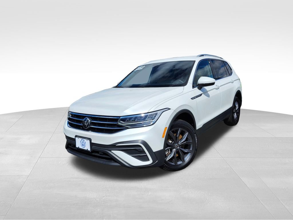 Certified 2023 Volkswagen Tiguan SE image 2