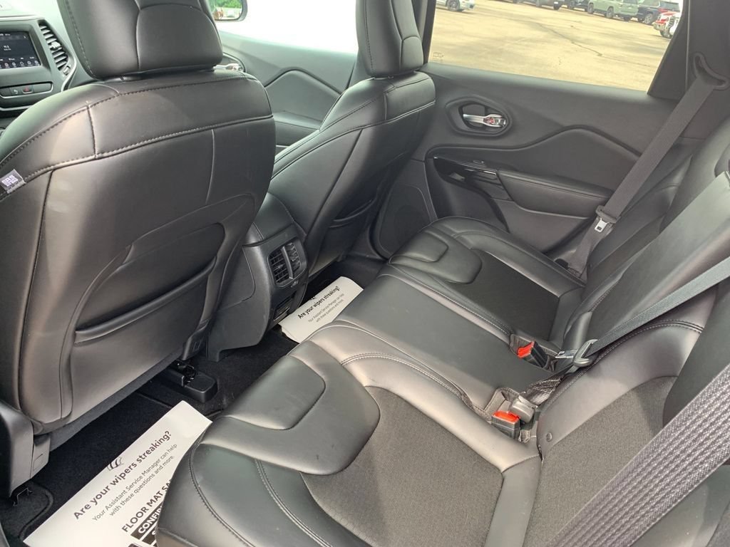 Used 2019 Jeep Cherokee Latitude Plus AWD/4WD image 14