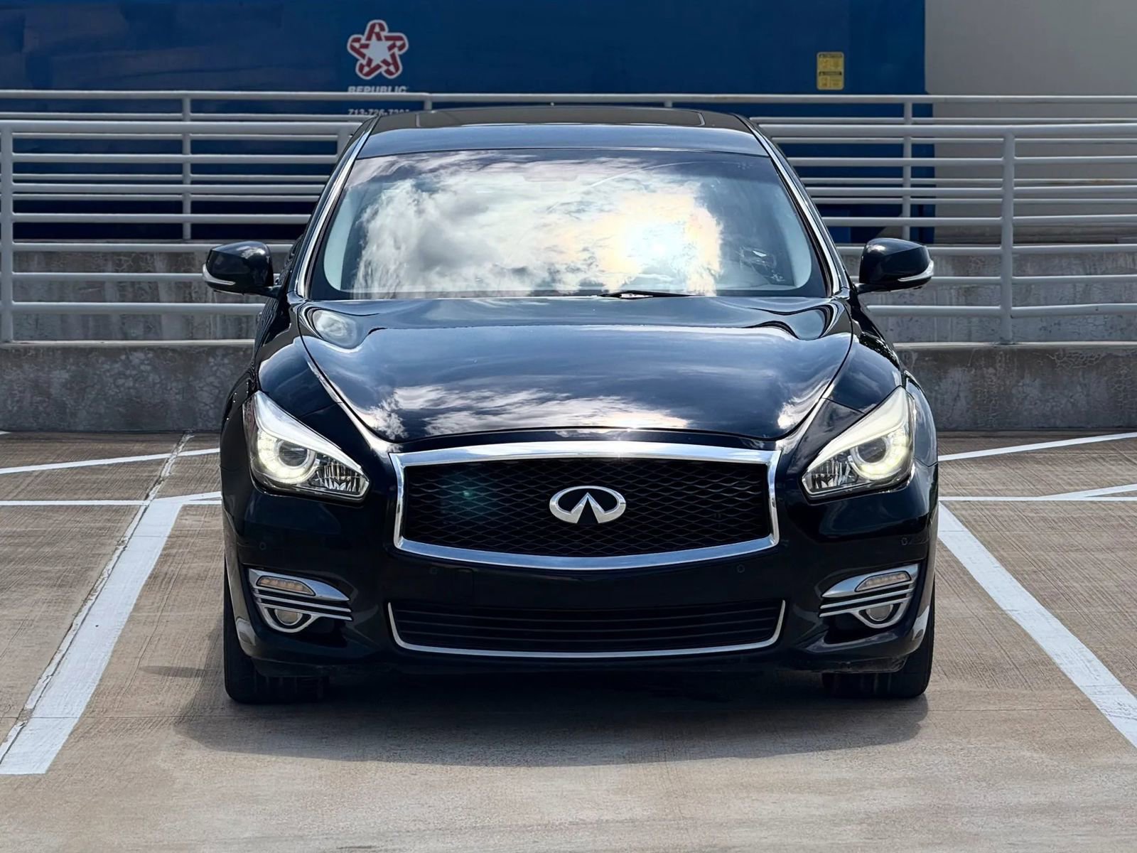 Used 2016 INFINITI Q70 3.7 AWD/4WD image 2