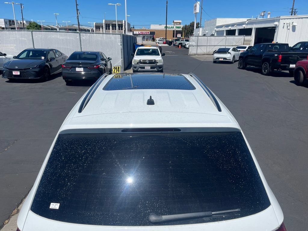 Used 2020 Volkswagen Tiguan SE R-Line FWD image 7