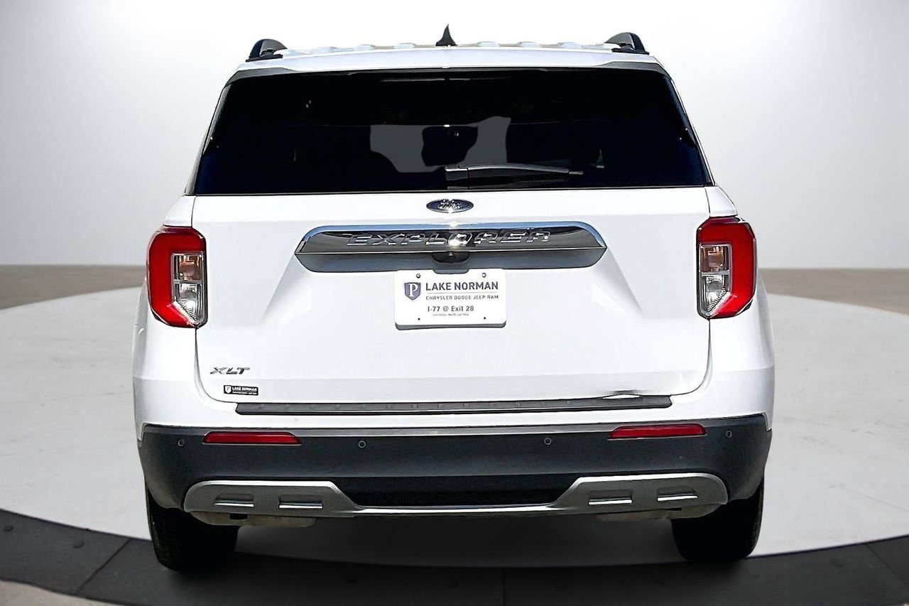 Used 2024 Ford Explorer XLT w/ Equipment Group 202A image 8