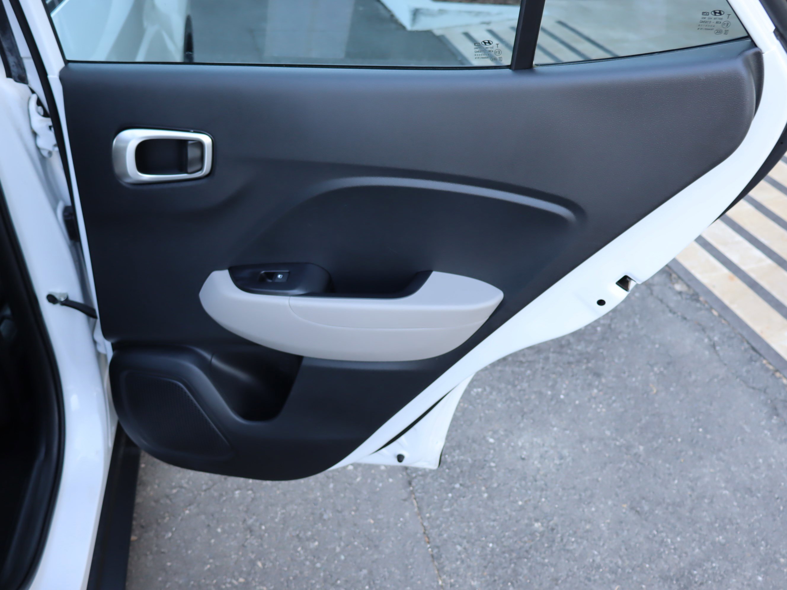Used 2021 Hyundai Venue SEL FWD image 33