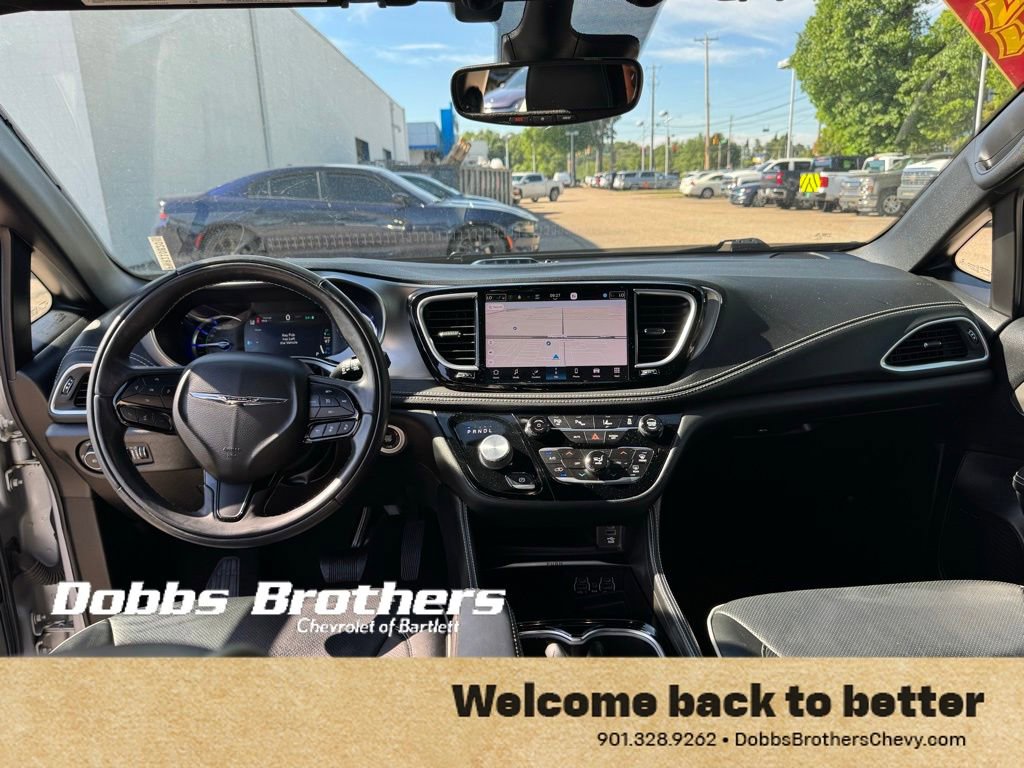 Used 2022 Chrysler Pacifica Limited w/ Uconnect Theater Family Group FWD image 11