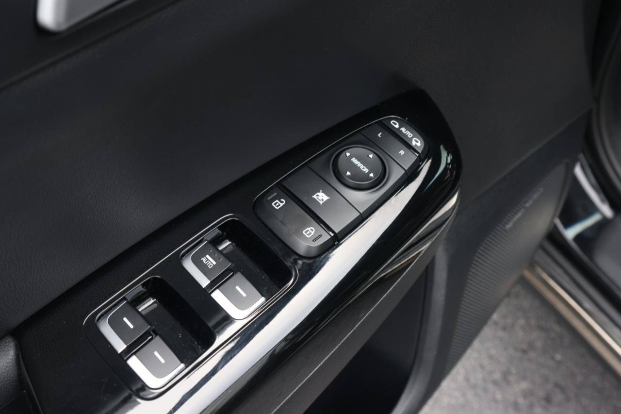 Used 2020 Kia Sportage SX FWD image 29