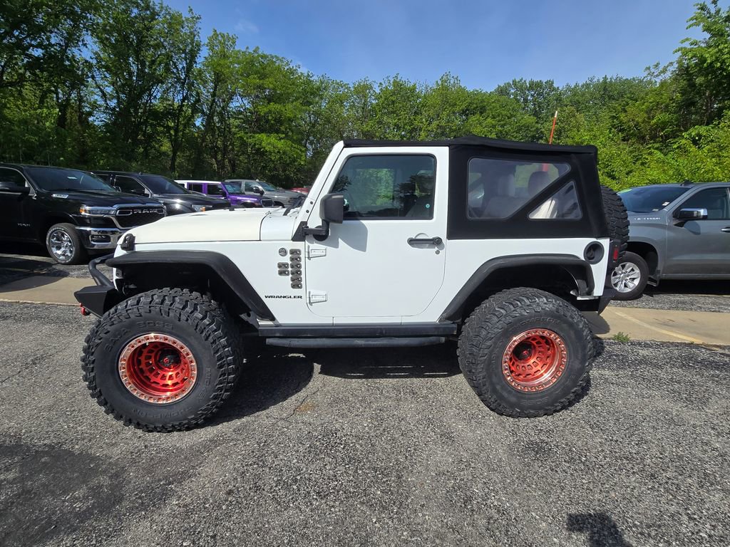 Used 2017 Jeep Wrangler Rubicon w/ Power Convenience Group AWD/4WD image 3