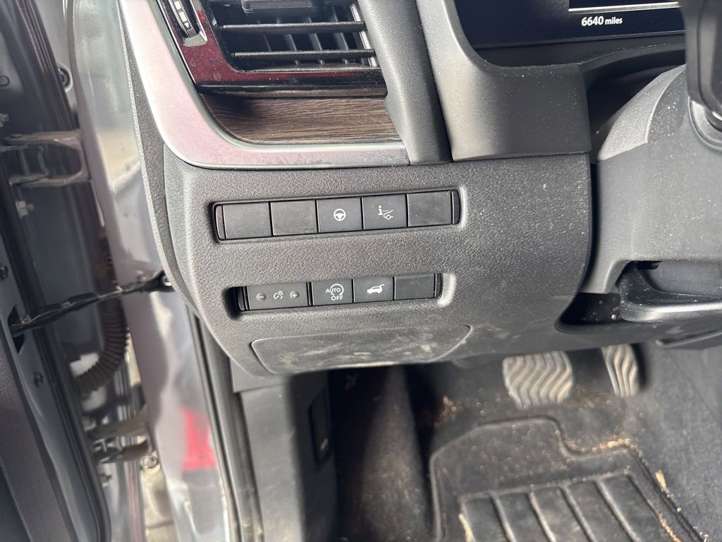 Used 2024 Nissan Rogue Platinum w/ Platinum Premium Package image 9