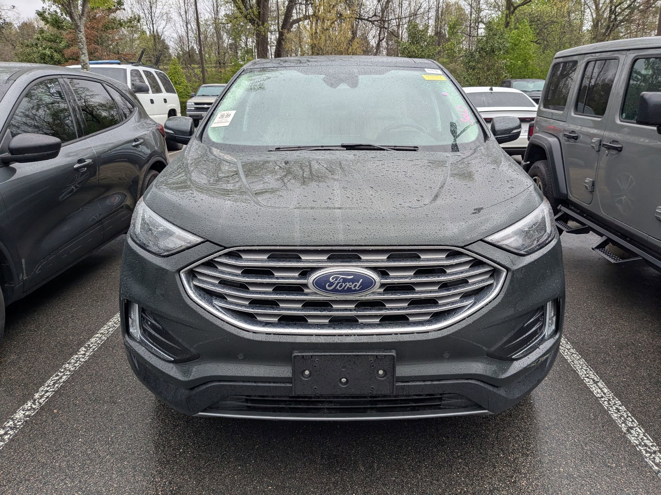 Used 2023 Ford Edge Titanium image 2