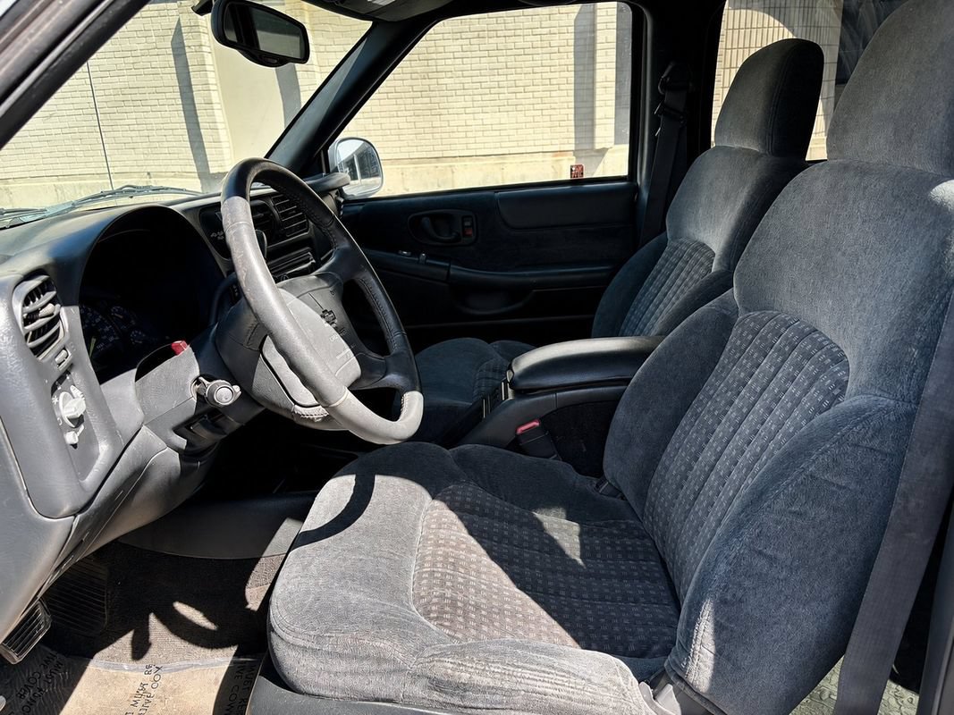 Used 1998 Chevrolet Blazer LS w/ Preferred Equipment Group AWD/4WD image 11