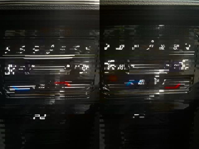 Certified 2025 Volkswagen Taos SE w/ Panoramic Sunroof Package image 22