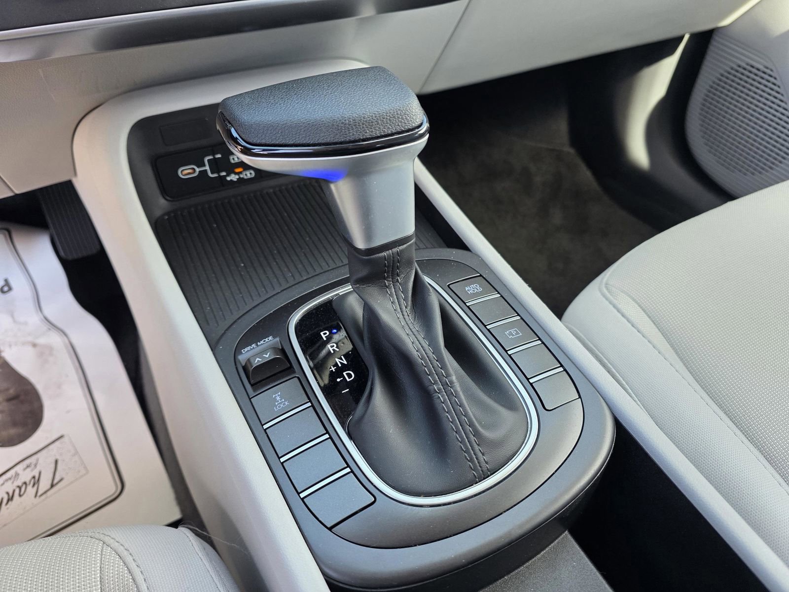 Used 2024 Hyundai Kona SE image 28