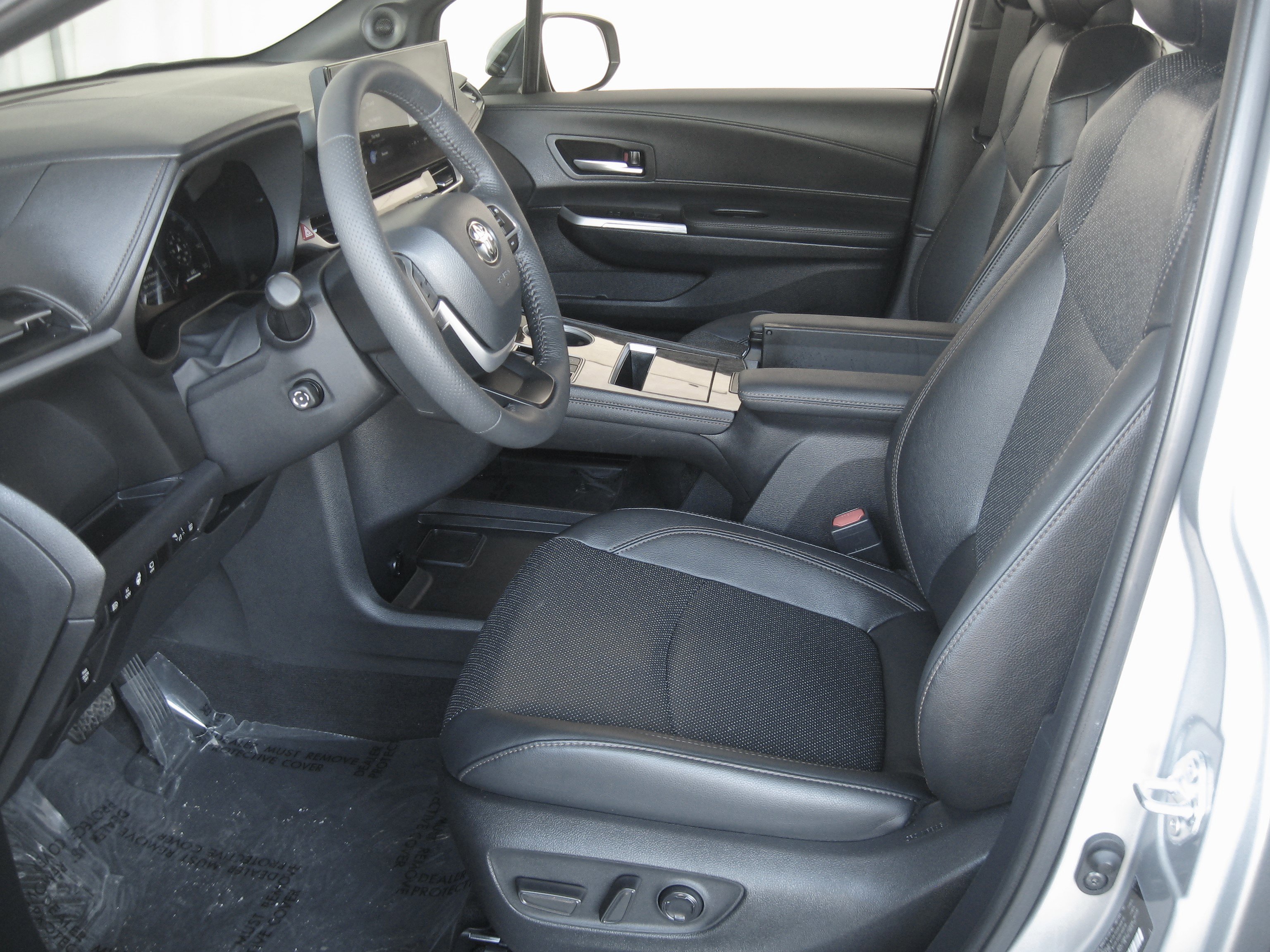Used 2025 Toyota Sienna Platinum image 11