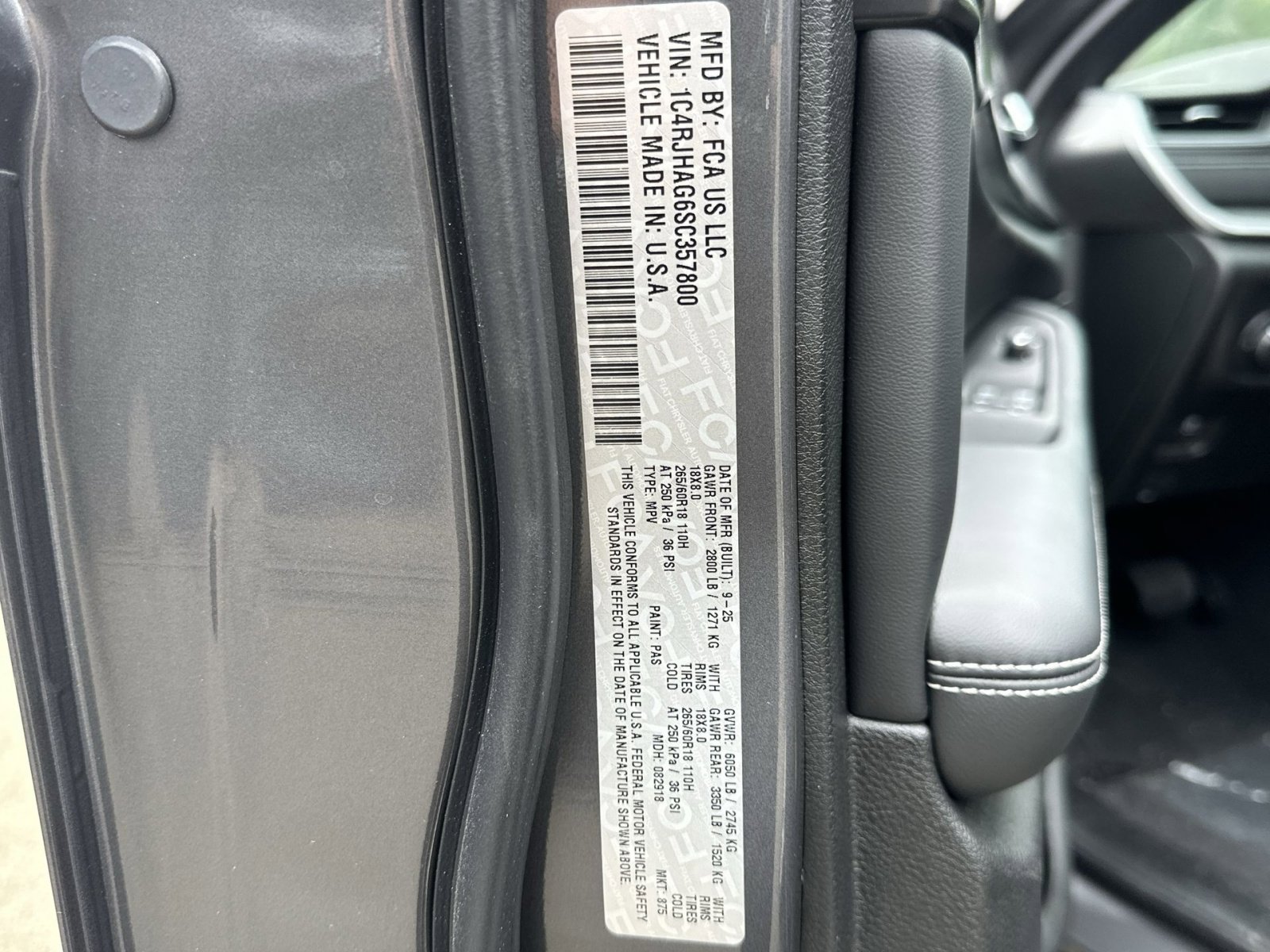 New 2025 Jeep Grand Cherokee Laredo X w/ Luxury Tech Group I image 28