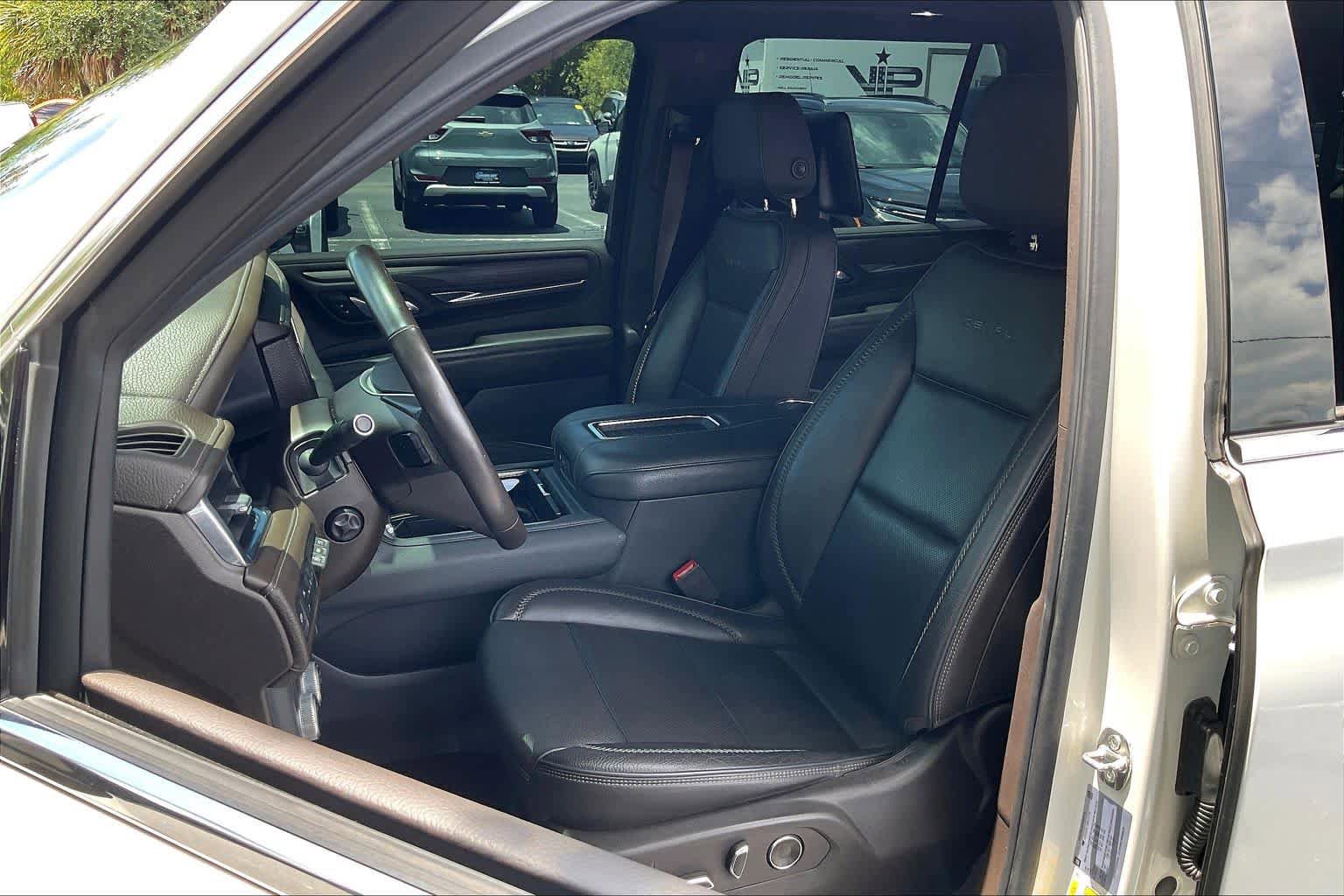Used 2021 GMC Yukon Denali w/ Denali Premium Package RWD image 24