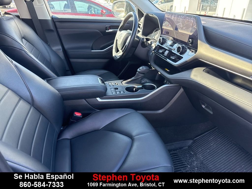 Used 2023 Toyota Highlander XLE AWD/4WD image 26