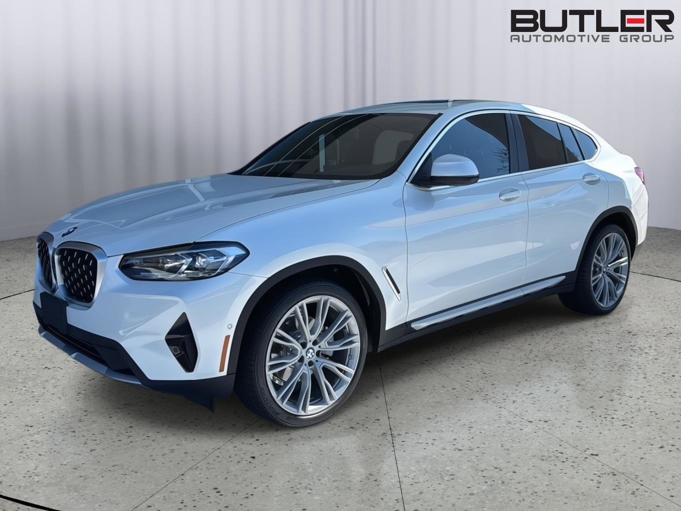 Certified 2024 BMW X4 xDrive30i w/ Premium Package image 2