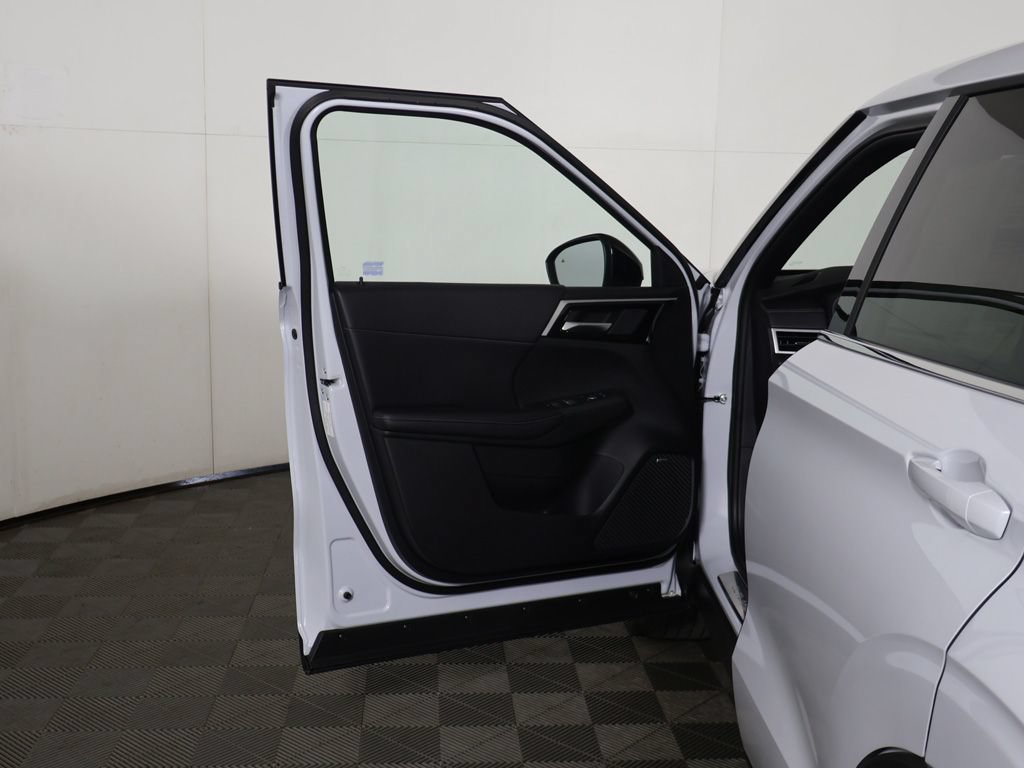 New 2026 Mitsubishi Outlander LE AWD/4WD image 21