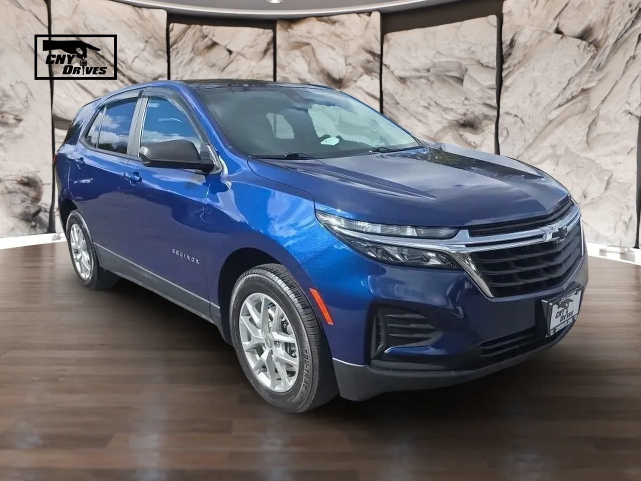 Used 2023 Chevrolet Equinox LS w/ LS Convenience Package AWD/4WD image 3