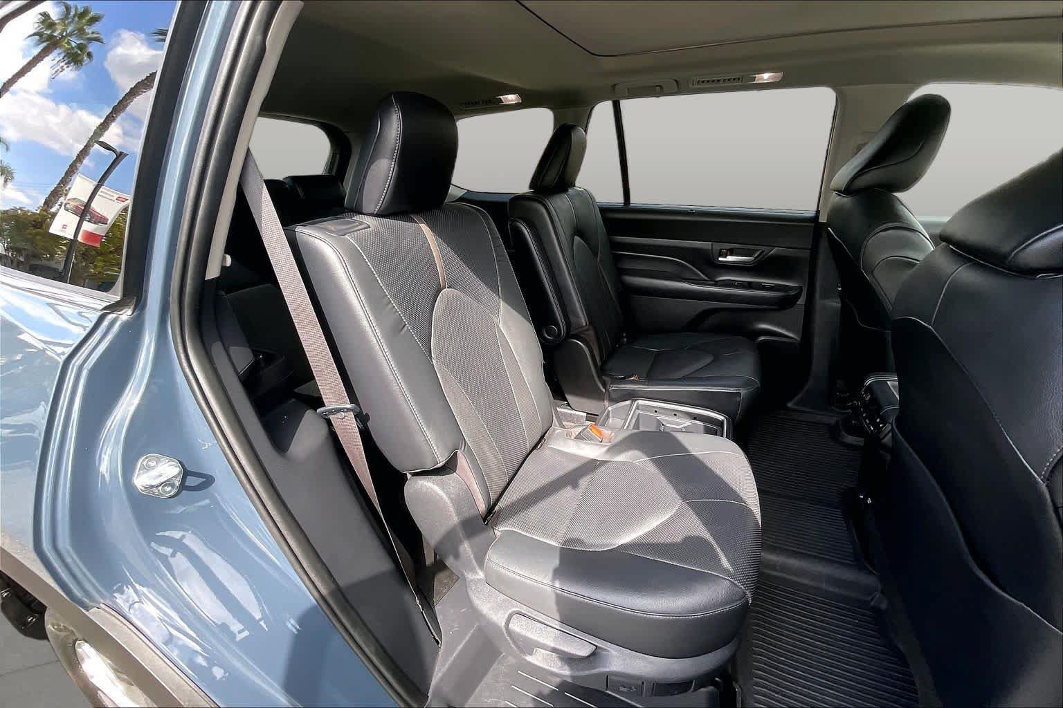 Used 2024 Toyota Grand Highlander AWD image 19