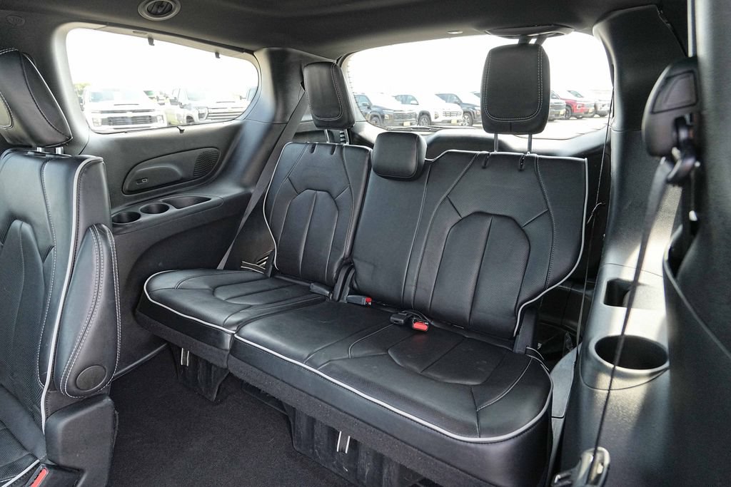 Used 2025 Chrysler Pacifica Limited FWD image 20