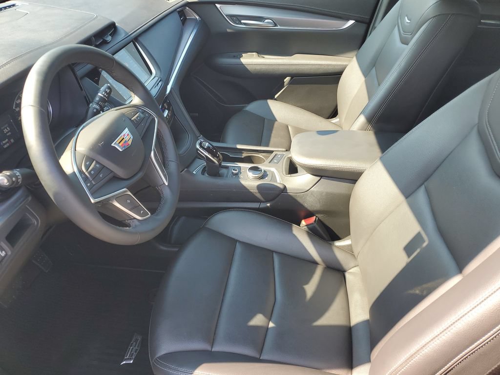 Used 2025 Cadillac XT5 Luxury w/ LPO, Floor Liner Package AWD/4WD image 5