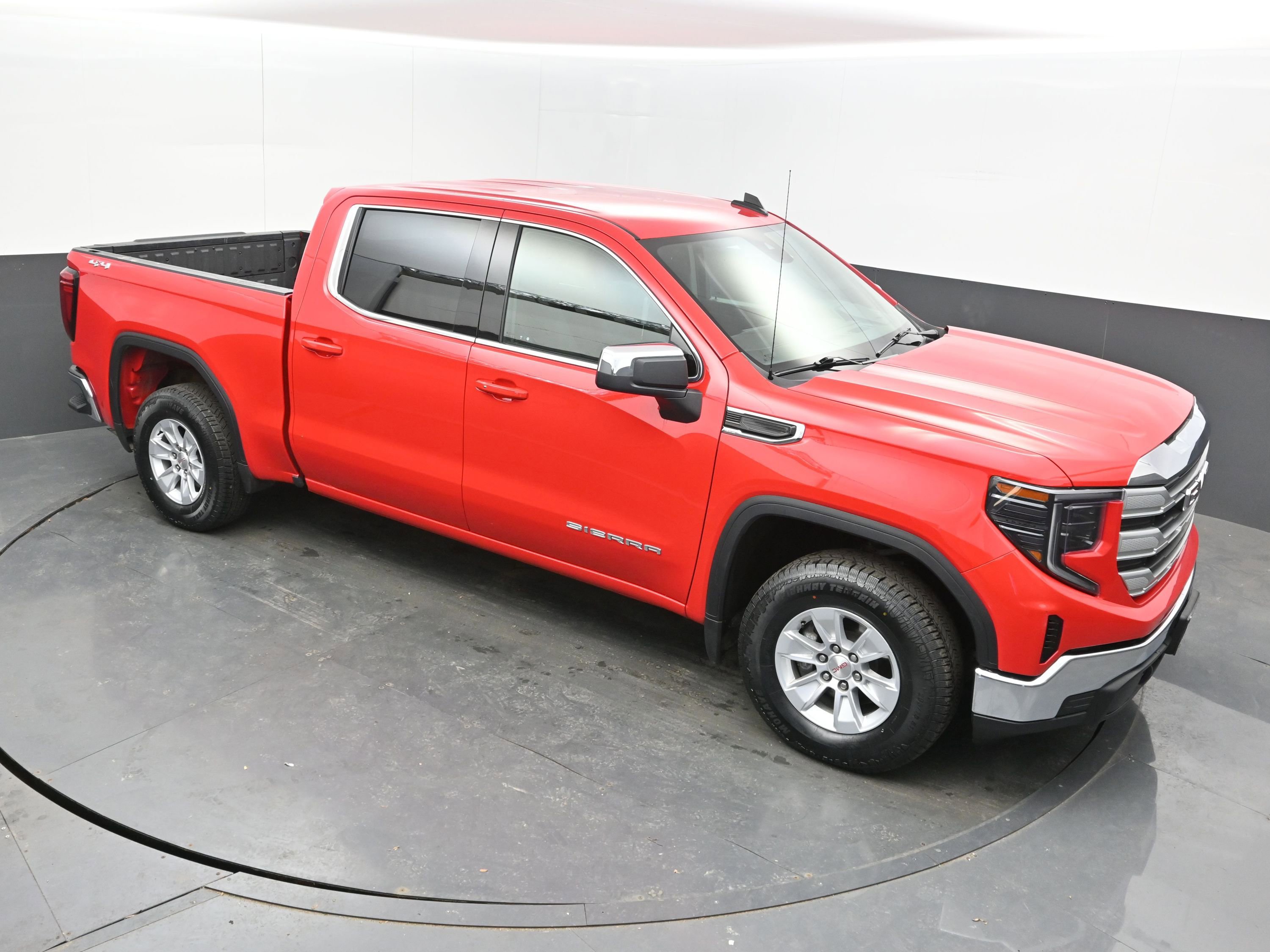 Used 2024 GMC Sierra 1500 SLE image 32