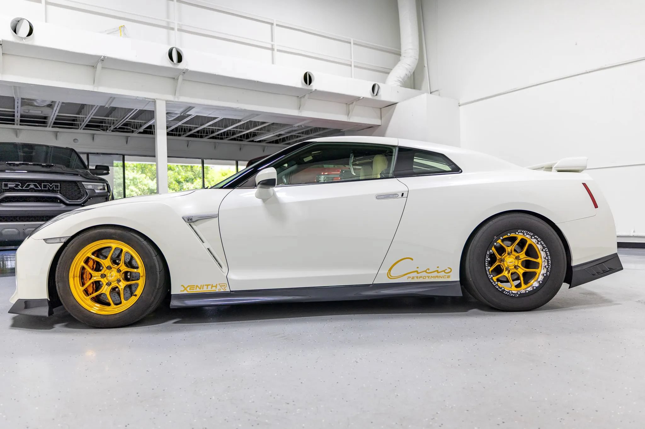 Used 2017 Nissan GT-R Premium w/ Premium Interior Package AWD/4WD image 12