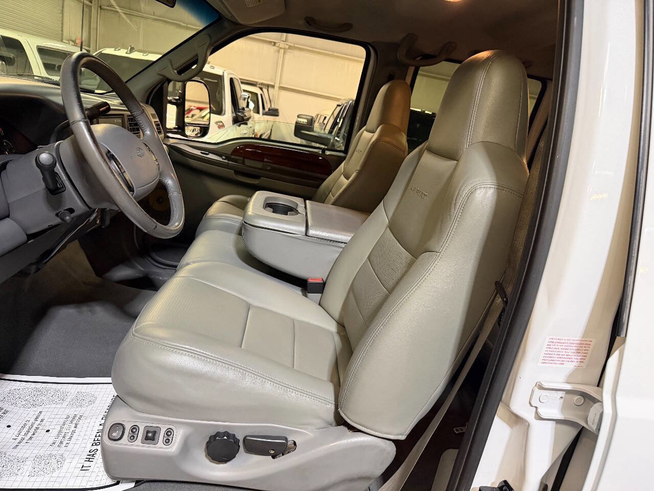 Used 2002 Ford F350 Lariat image 10