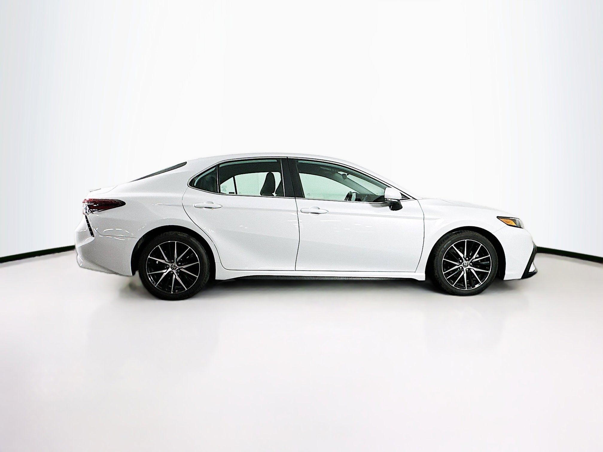 Used 2023 Toyota Camry SE image 10