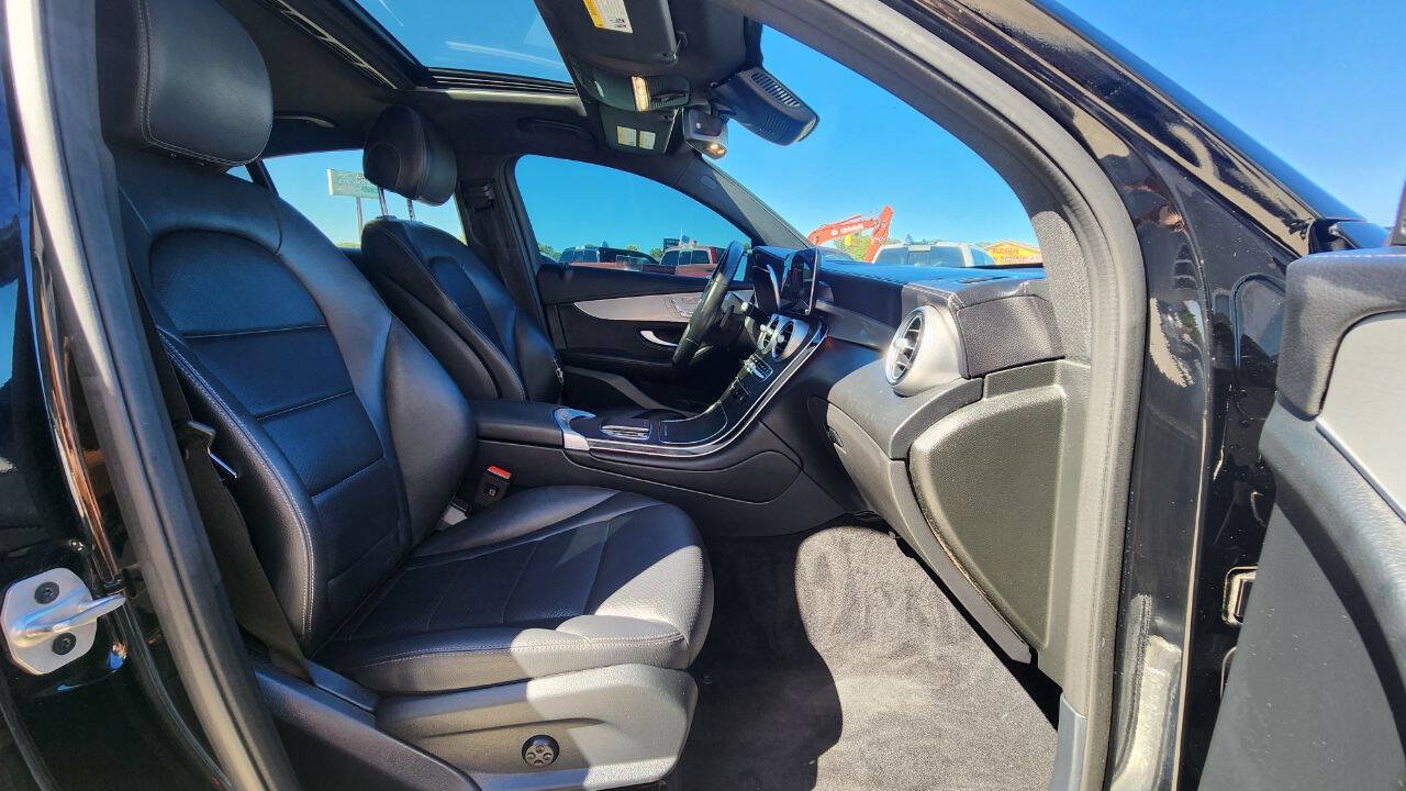 Used 2023 Mercedes-Benz GLC 300 4MATIC Coupe image 18
