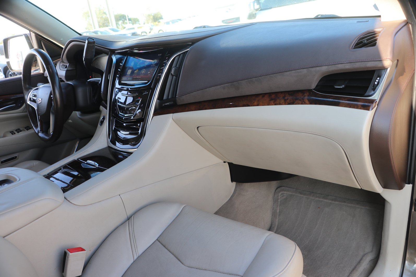 Used 2015 Cadillac Escalade Premium AWD/4WD image 38