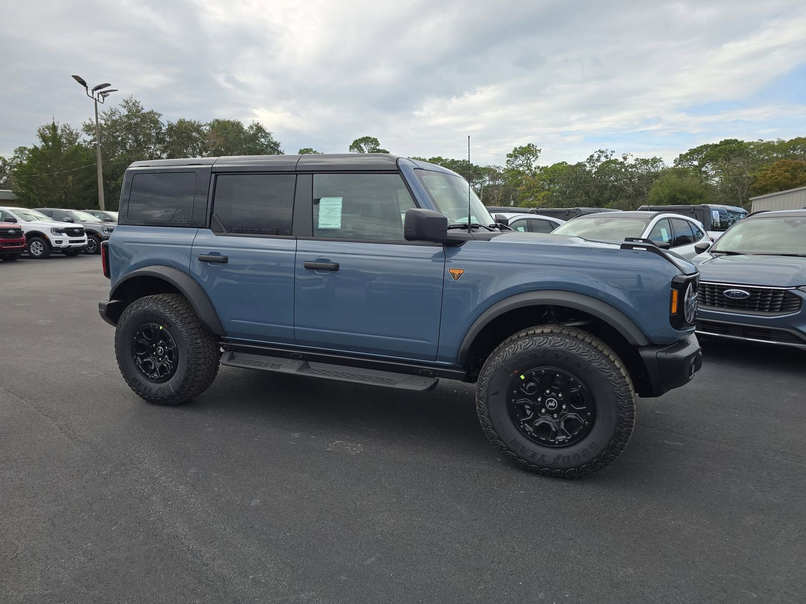 New 2025 Ford Bronco Badlands w/ Sasquatch Package image 2