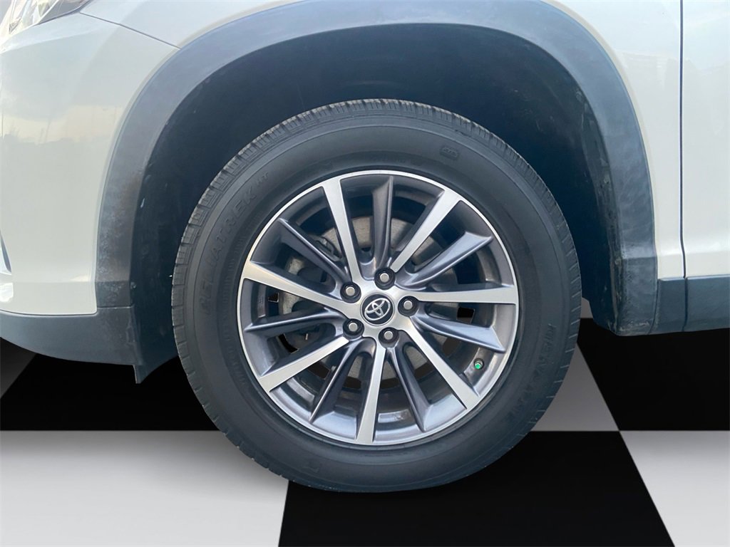 Used 2019 Toyota Highlander XLE image 14