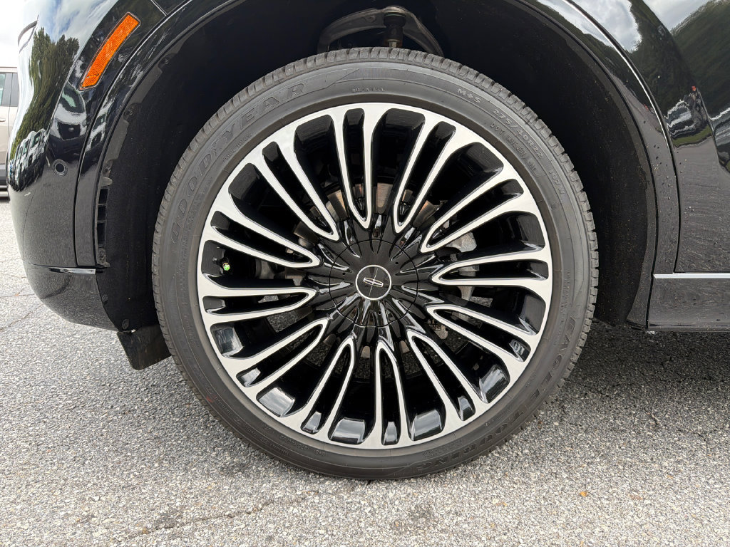 Used 2024 Lincoln Aviator Black Label AWD/4WD image 11