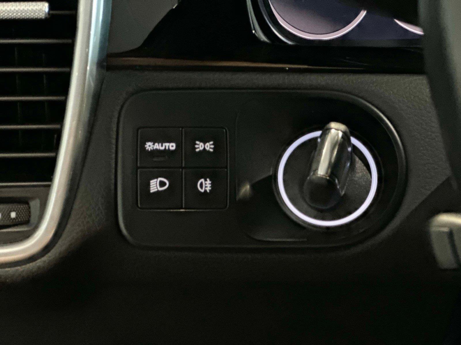 Used 2022 Porsche Cayenne image 30