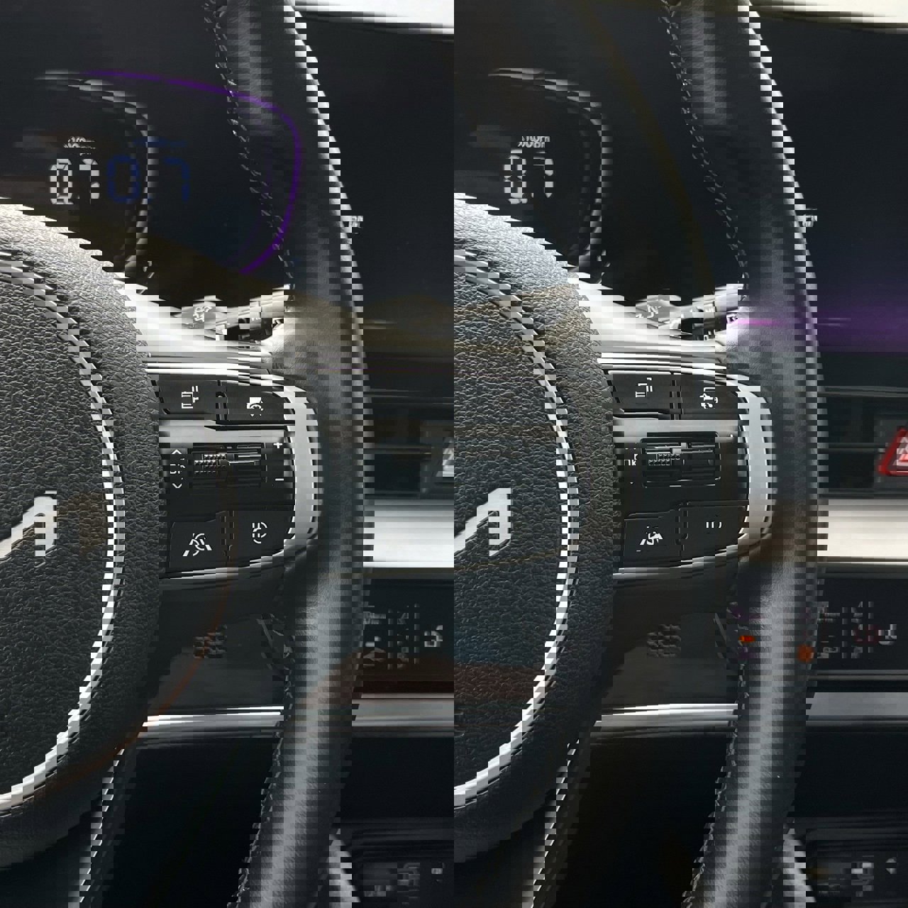 Used 2025 Kia Sportage EX w/ Premium Package image 14